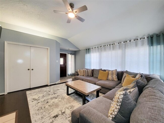 Building Photo - 7122 River Garden Dr