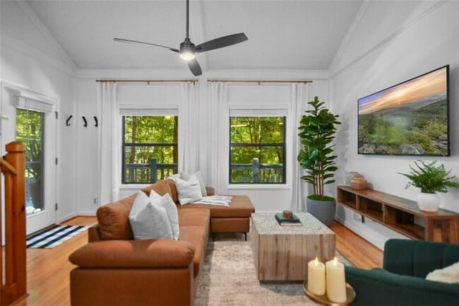 Building Photo - 223 Mango Cir