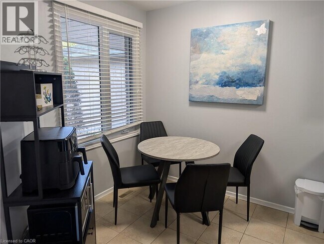 Building Photo - 415 Kingscourt Dr