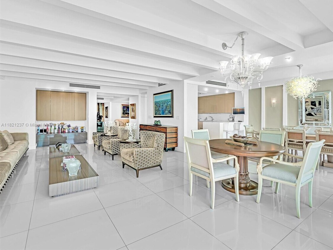 Foto principal - 3201 NE 183rd St