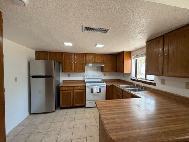 Foto del edificio - 1324 S Ocotillo Dr