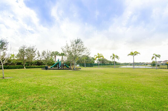 Building Photo - 5600 NW Pine Trail Cir