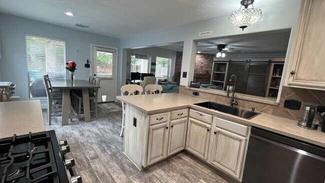 Building Photo - 26914 Kingston Glen Ln