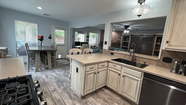 Foto del edificio - 26914 Kingston Glen Ln