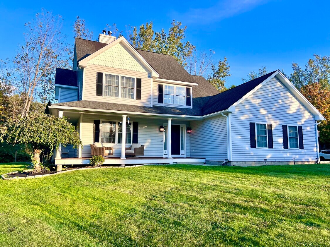 Primary Photo - 4 Cobblestone Ct
