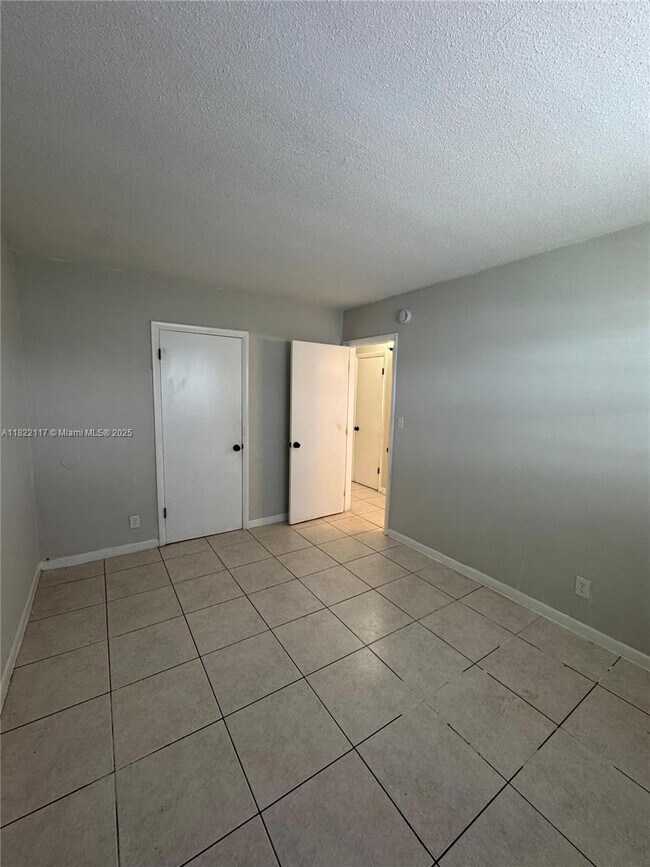 Foto del edificio - 325 NW 15th St