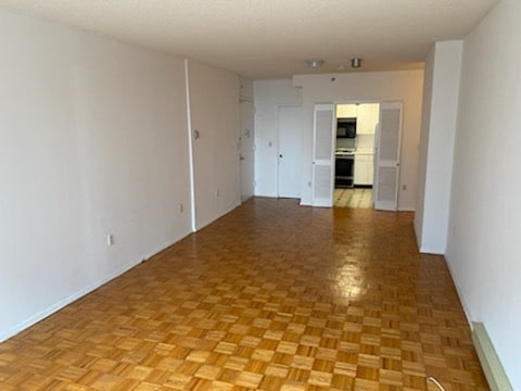 Building Photo - 45 River Dr S