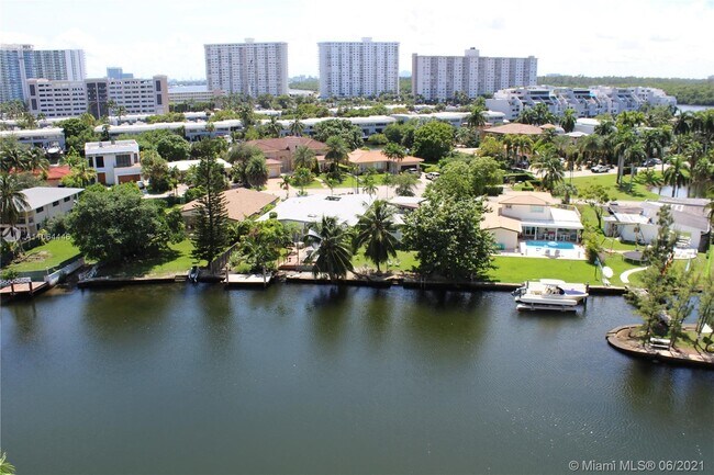 Foto del edificio - 16500 Collins Ave