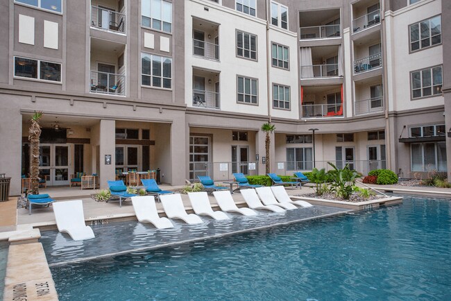 Building Photo - Summit at Stonebriar