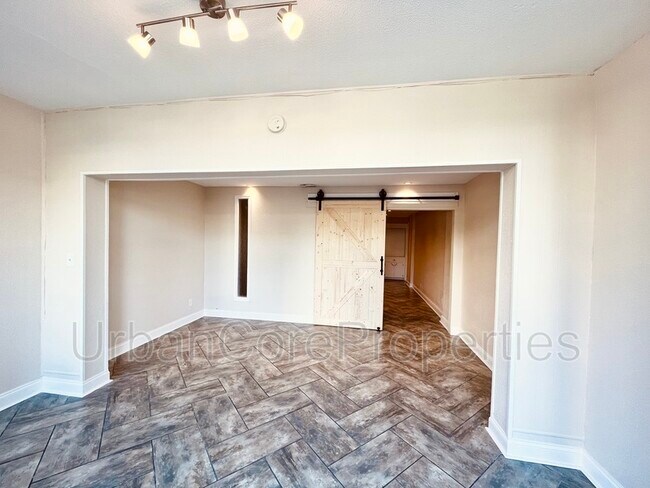 Building Photo - 216 5th Ave N