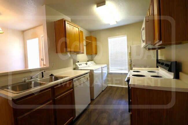 Foto del edificio - 1708 Spring Rose Cir