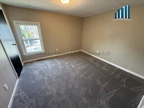 Building Photo - 85 Massasoit St
