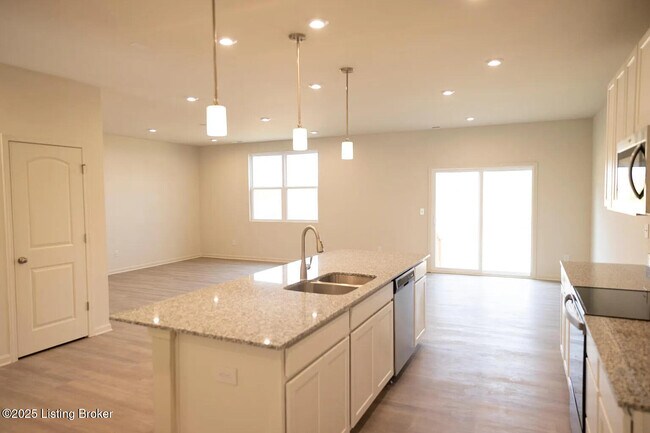 Foto del edificio - 5005 Aiken Back Ln