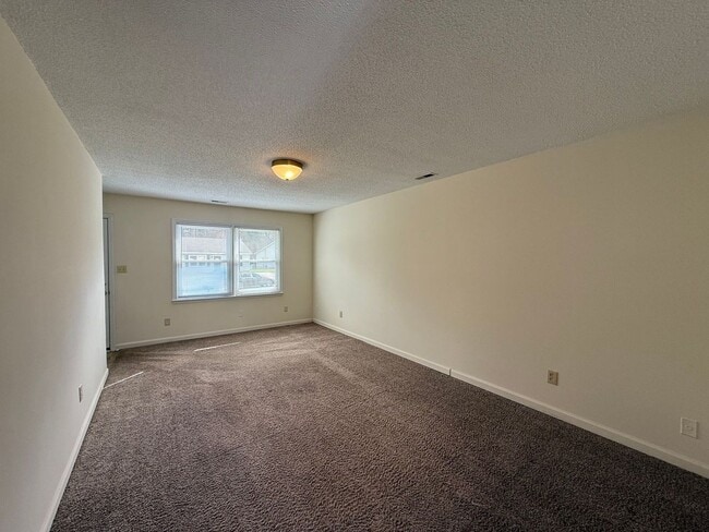 Building Photo - Nice 2 bedroom, 1 bath duplex