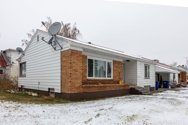 Foto del edificio - Your Fully Furnished 3 Bed 2 Bath Home Awaits Immediate Move-In!