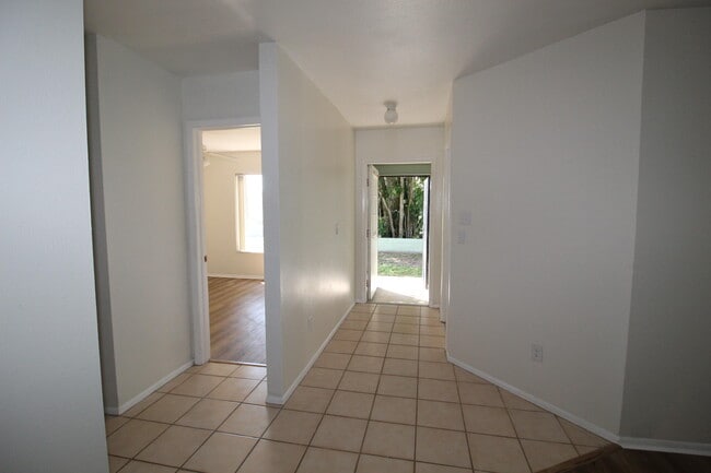 Building Photo - 1790 SE Ryecroft Ct