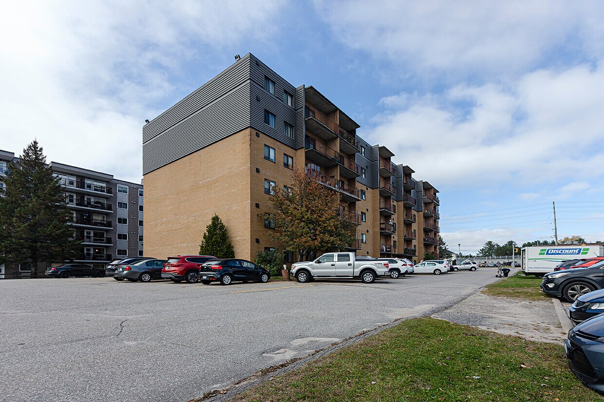 Primary Photo - The Heritage Arms Apartments