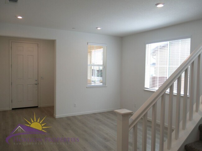 Foto del edificio - Modern Two-story 4 Bed 3 Bath 2,786 sqft F...