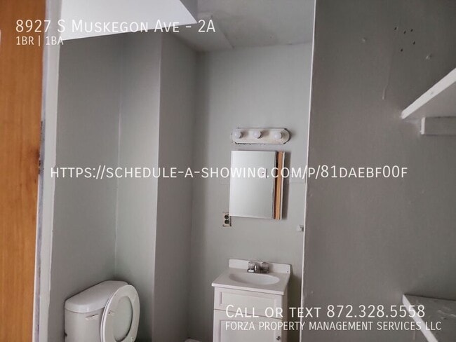 Building Photo - 8927 S Muskegon Ave