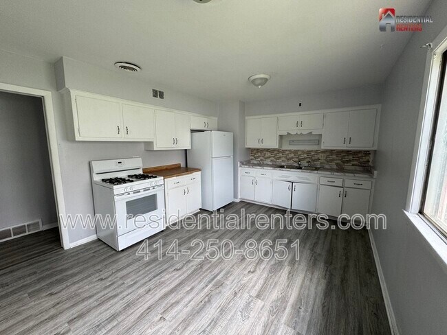 Building Photo - 4208 N 68th St