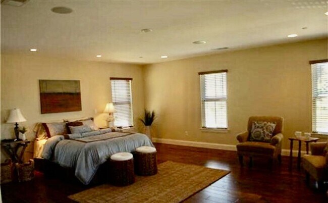 Foto del edificio - Beautiful 4Bd/4.5 Bath home on acre