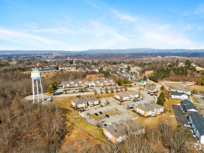 Building Photo - Ridgewood Place Family