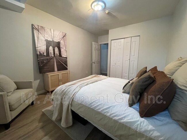 Building Photo - 2 Balsam Ave S