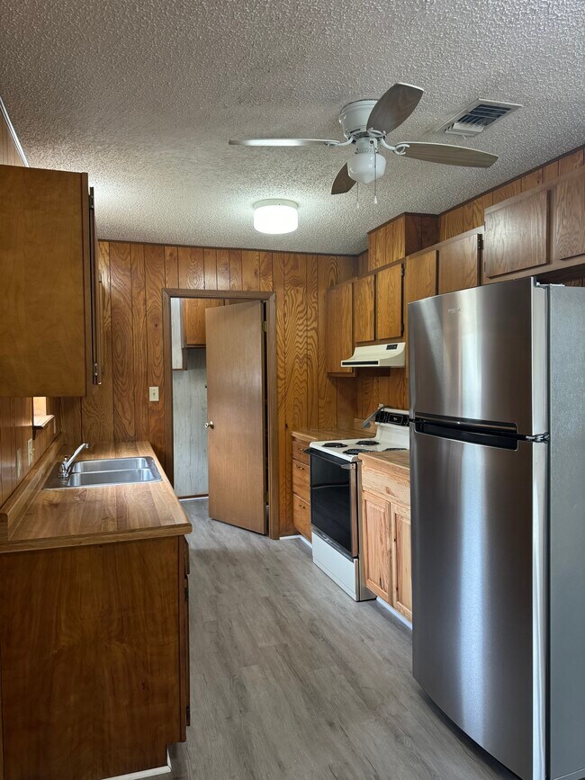 Foto del edificio - 227 Redbud Ln