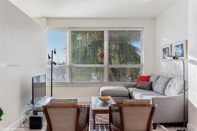 Foto del edificio - 4925 Collins Ave