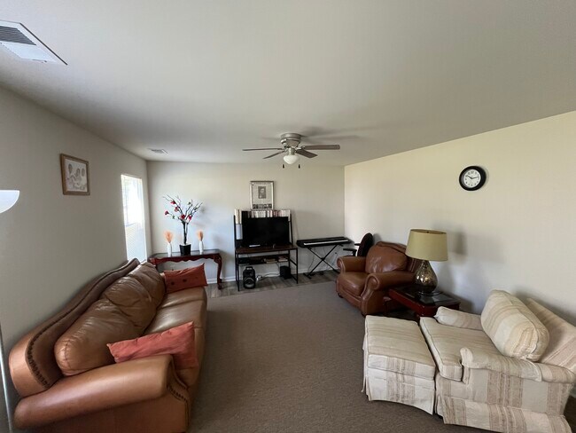 Foto del edificio - 6201 Portsman Ln