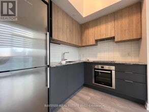 Building Photo - 120 Parliament St
