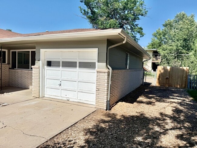 Building Photo - 2428 Clearview Ave