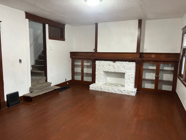 Building Photo - 3 Bedroom House