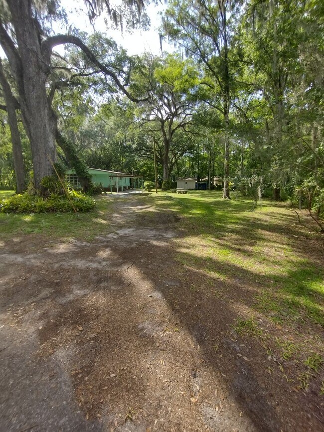 Building Photo - 2 bedroom 2 bathroom Lake House with a bonus room
