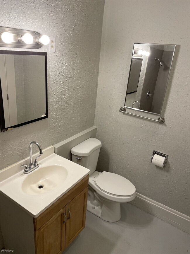 Building Photo - 3 br, 1 bath 4plex - 1104 Ralston Street 1