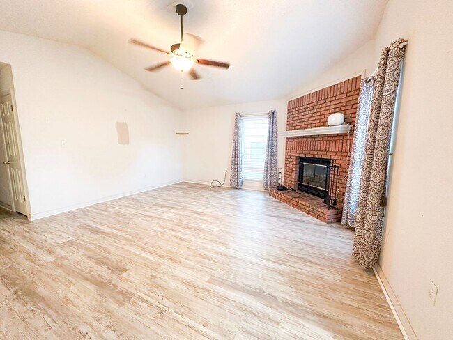 Foto del edificio - No HOA 3 bedroom home with whole house generator!