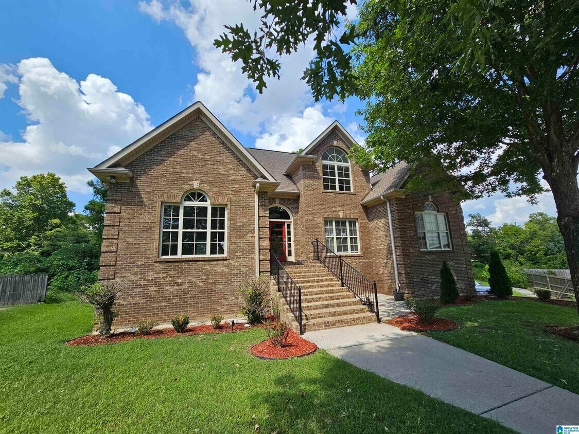 Primary Photo - 2225 White Way