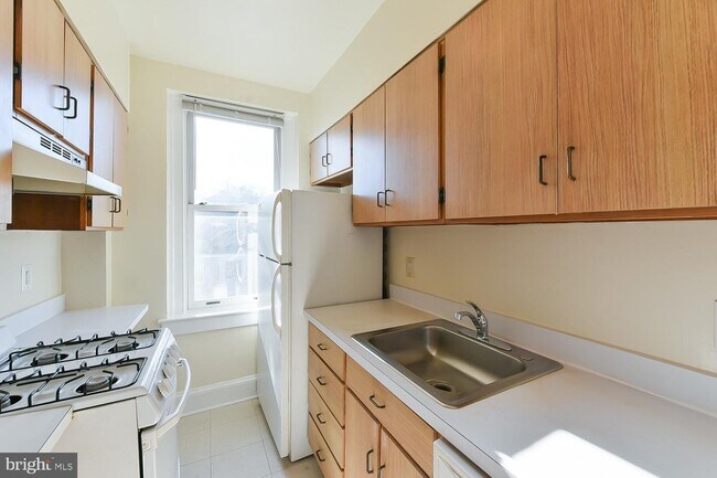Building Photo - 2410 20th St NW