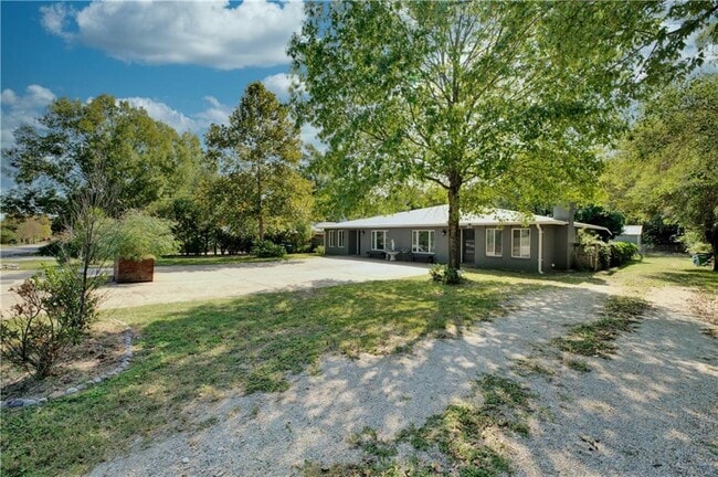 Building Photo - 5608 Oak Blvd