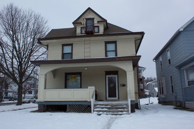 Foto del edificio - 702 Iowa Ave