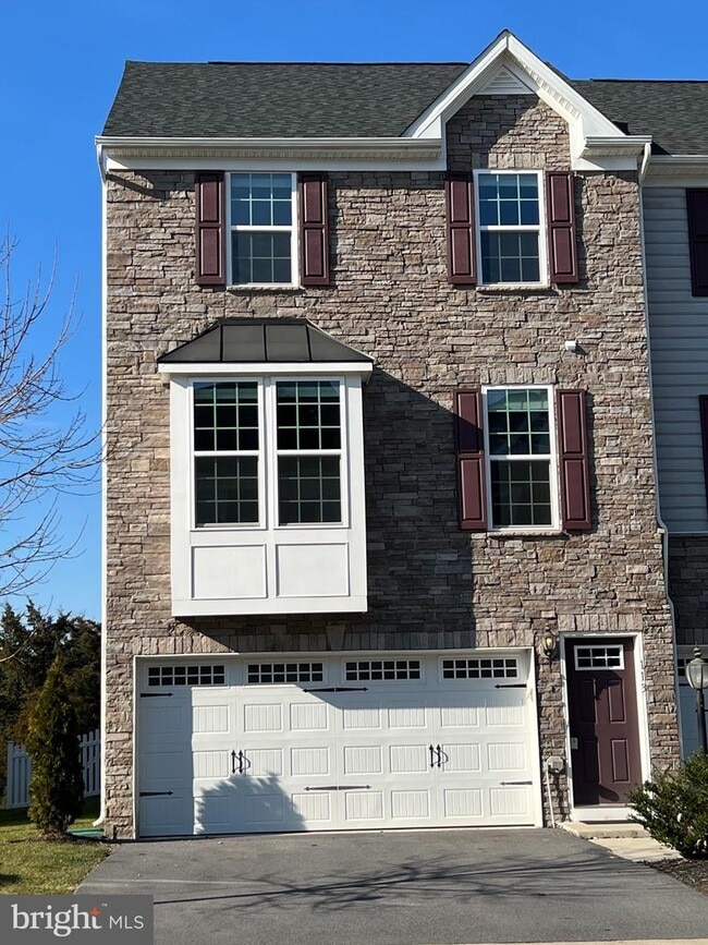Building Photo - 113 Fritillary Ct