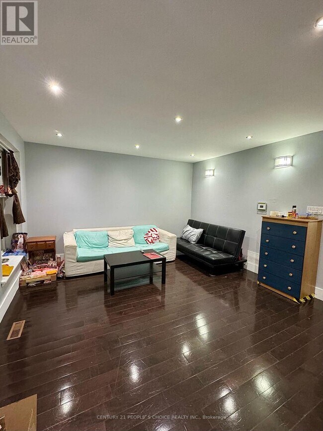 Photo du bâtiment - 1601 Albion Rd