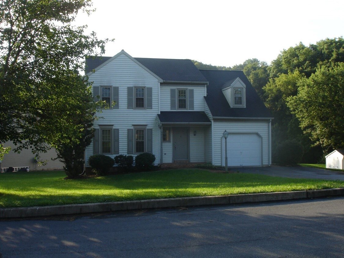 Primary Photo - 4 br, 1.5 bath House - 7 IRON HORSE DRIVE