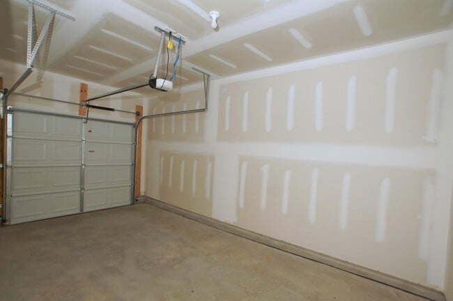 Building Photo - 135 Polaris Ave