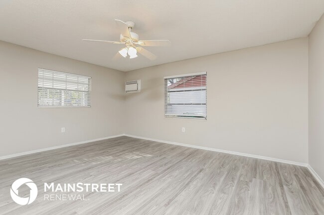 Building Photo - 818 Wedgewood Dr