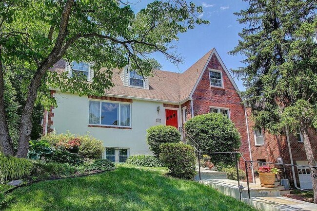 Building Photo - 3167 Westover Dr SE