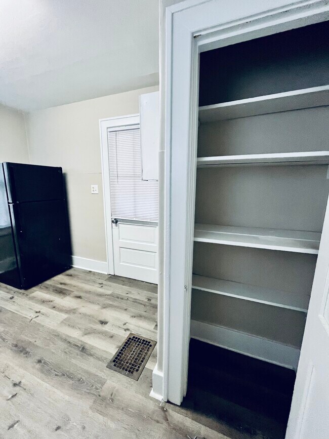 Foto del edificio - 1735 W Hill St