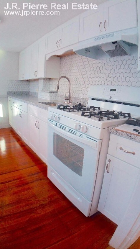 Primary Photo - 62 Willow St