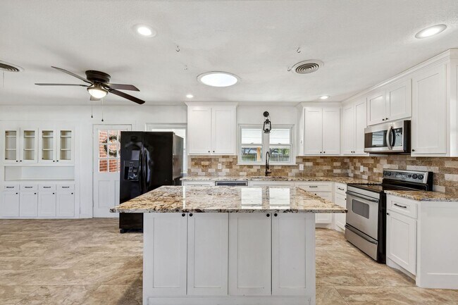 Foto del edificio - Charming 3-Bedroom, 2-Bath Home in an Established Haltom City Neighborhood