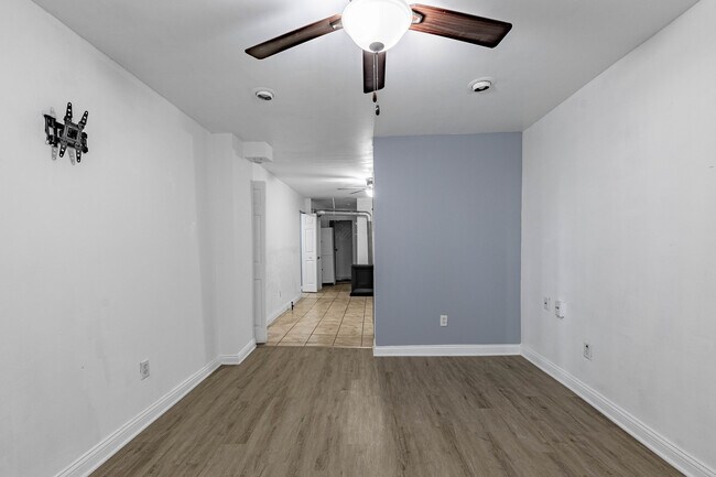 Building Photo - 3943 S Artesian Ave